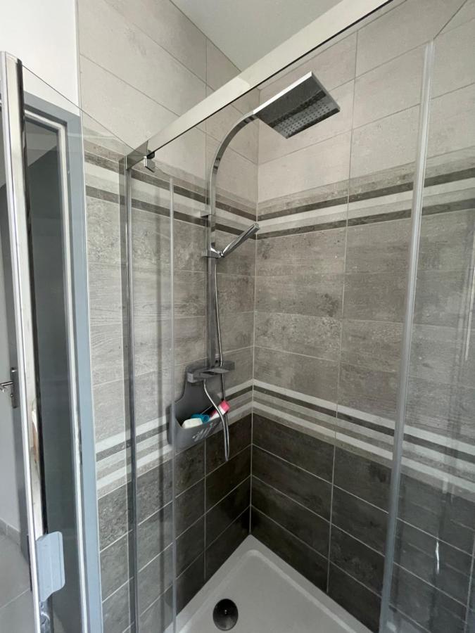 Maison Chaleureuse Avec Terrasse Privative Proche De La Gare Et Du Centre-Ville Rochefort  Eksteriør billede